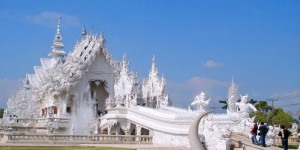 White temple Chiang Rai edited 700 350edit